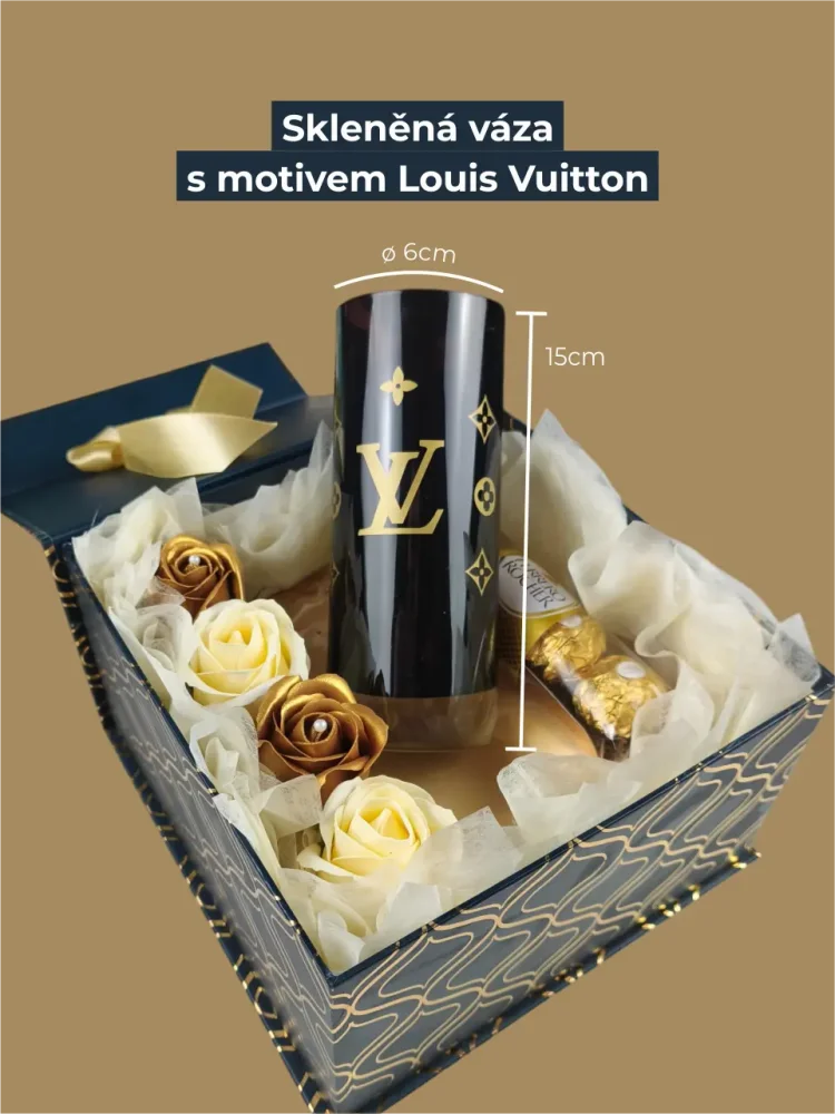 Dárkový box Louis Vuitton, skleněná váza, mýdlové zlaté růže, čokoládové pralinky