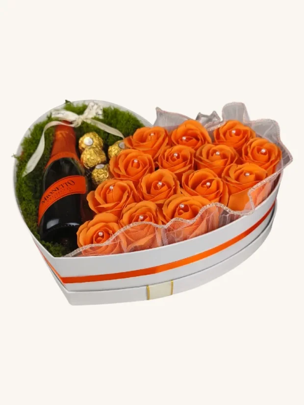 Darčekový box kombinovaný s mydlovými ružami, pralinkami a sektom, srdiečkový box, oranžovo-biela kombinácia