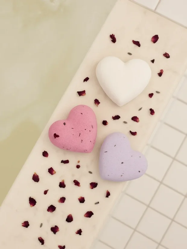 Musujące serduszka do kąpieli, 70 g, puder dziecięcy