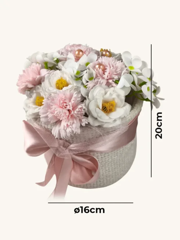 Darčekový set mydlových ruží, biely košík s ružovou stuhou