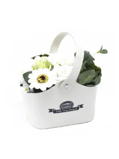 Malé mydlové kytice v košíku, krásny darček, zelené