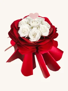 Mydlová kytica z 8 ruží, samostojaca, bohatá dekorácia, biele ruže