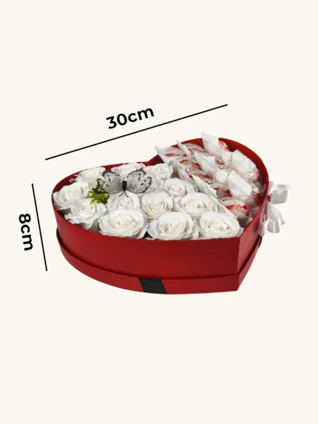 Srdiečkový darčekový box s mydlovými ružami a čokoládovými pralinkami Raffaello