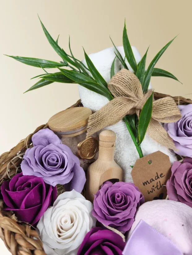 Wellness košík do kúpeľne, s mydlovými ružami, šumivou bombou a soľou do kúpeľa