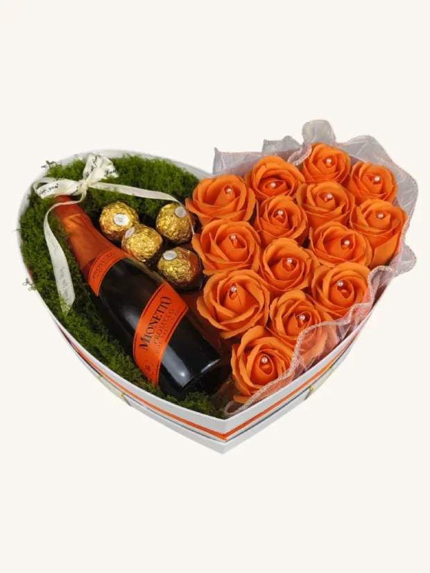 Darčekový box kombinovaný s mydlovými ružami, pralinkami a sektom, srdiečkový box, oranžovo-biela kombinácia