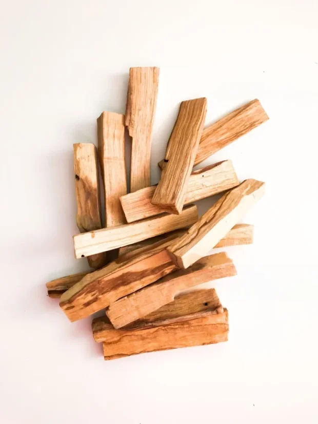 Palo Santo vydymovacie drievko, prvá akosť, pôvod Peru - P00066: 5-8 drievok (50g)