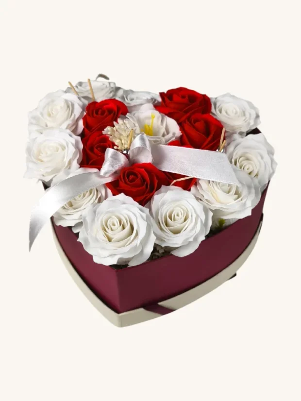 Mydlane róże w luksusowym pudełku, 15 róż, duże serce, 22×13 cm, biało-bordowe