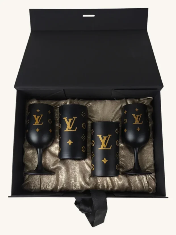 Darčekový box Louis Vuitton, 4 matné poháre - 2 na stopke a 2 klasické, dizajn LV