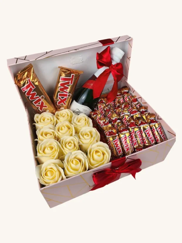 Darčekový box kombinovaný s mydlovými ružami a pralinkami, žlté ruže, Twix, malé šampanské