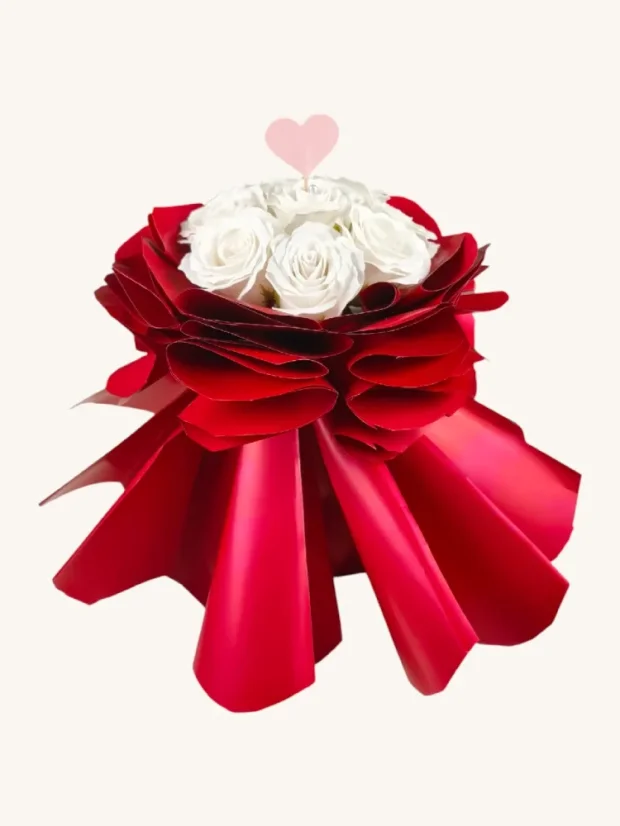 Mydlová kytica z 8 ruží, samostojaca, bohatá dekorácia, biele ruže