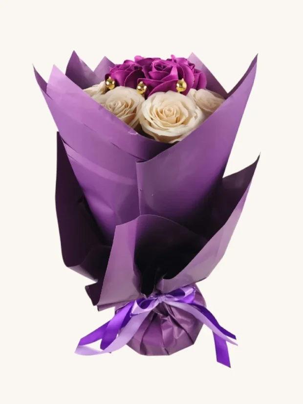 Elegantná mydlová kytica, trvácne mydlové ruže, tmavo fialové farby