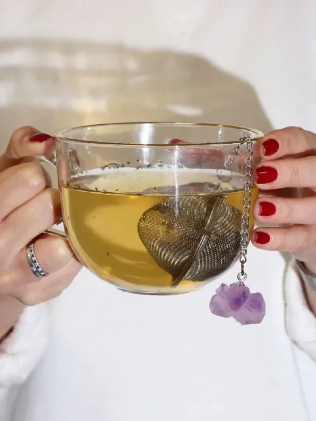 Sitko na čaj s drahým kameňom, nehrdzavejúca oceľ, 12 rôznych kryštálov