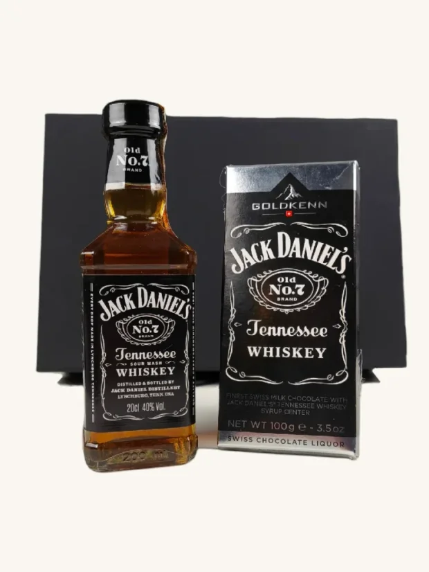 Zestaw prezentowy Jack Daniel's: whisky, szwajcarska czekolada, mydlane róże, pudełko prezentowe