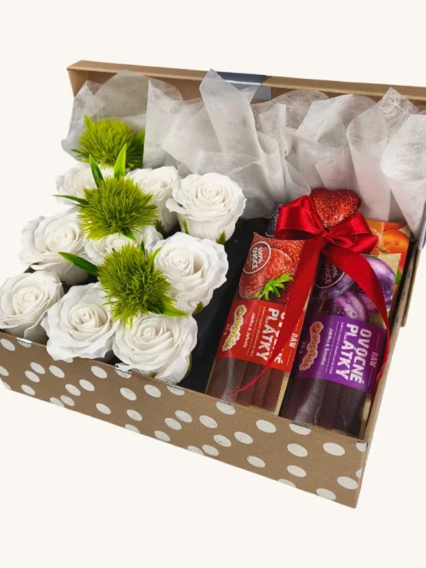 Darčekový box pre celiatikov, s mydlovými ružami a bezlepkovými pralinkami, biele ruže