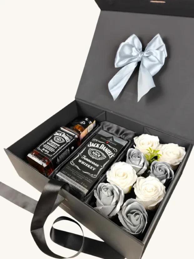 Dárkový box Jack Daniel's: whisky, švýcarská čokoláda, mýdlové růže, dárková krabice