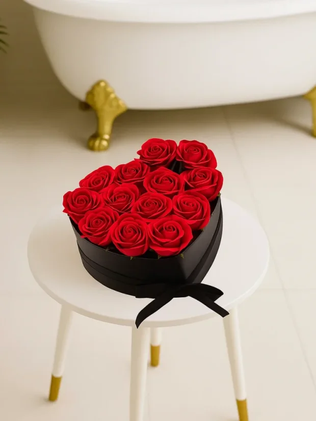 Mydlové kvety, darčekový box v tvare srdca, 13 ruží, červené ruže
