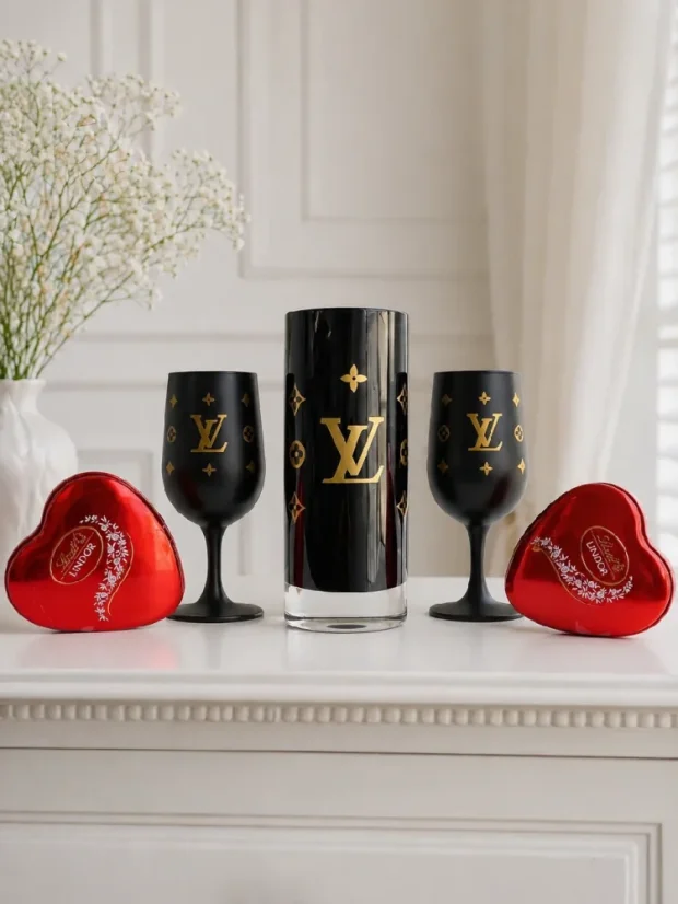 Dárkový box Louis Vuitton: skleněná váza, 2 sklenice a pralinky Lindor
