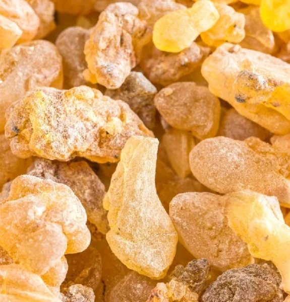 Kadidlo a myrha: účinky, vôňa a použitie pri vydymovaní