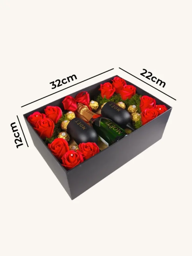 Darčekový box Moët, fľaša + unikátne poháre, s mydlovými ružami a pralinkami, červeno-zlatá kombinácia