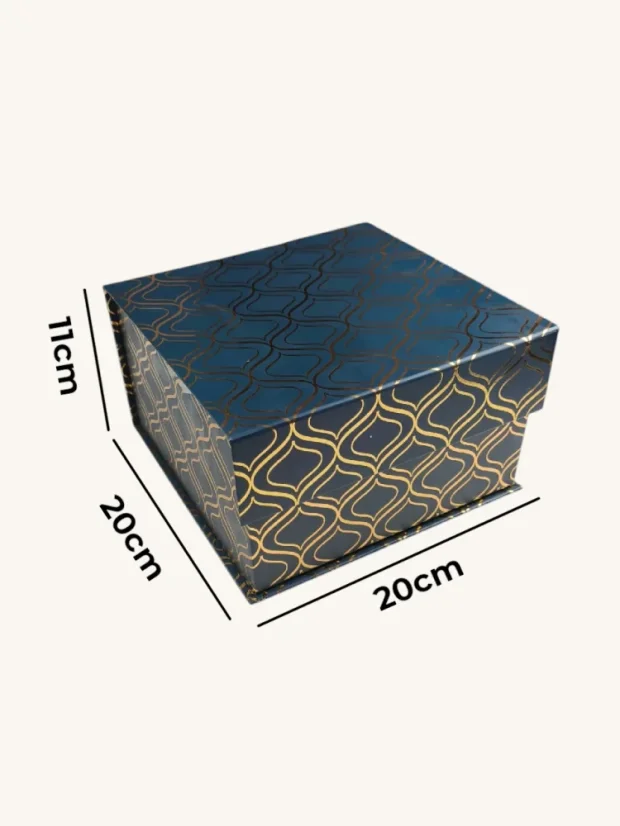 Darčekový box Louis Vuitton, sklenená váza, mydlové zlaté ruže, čokoládové pralinky