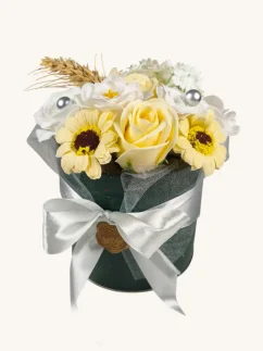 Mydlová kytica v darčekovom boxe, plechová dóza s bielou stužkou