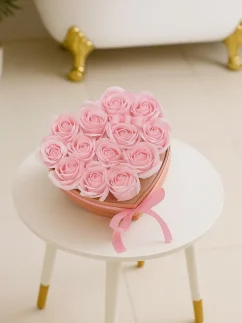 Mydlové kvety, darčekový box v tvare srdca, 13 ruží, ružové ruže