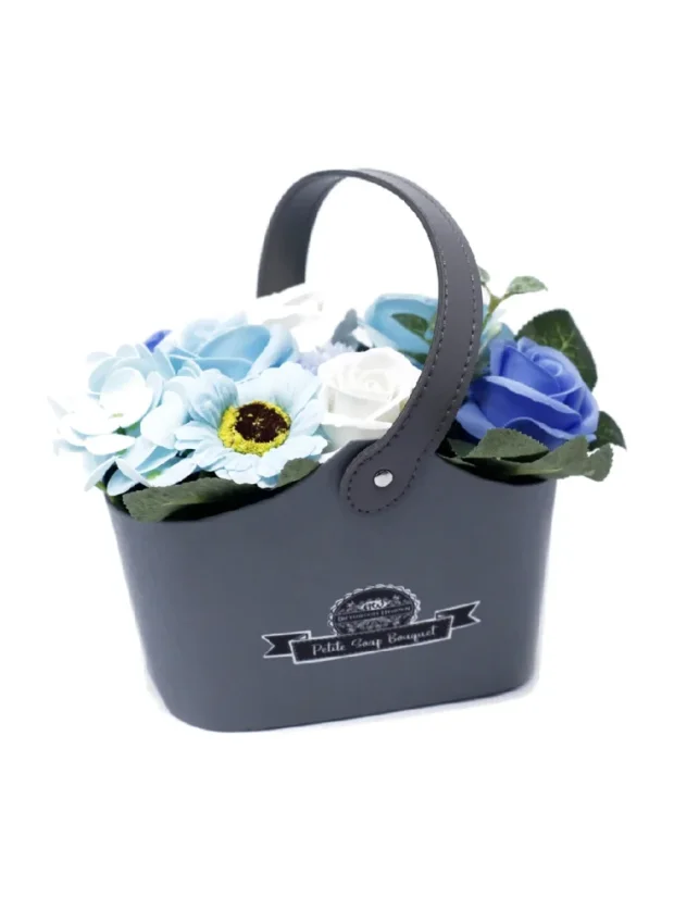 Malé mydlové kytice v košíku, krásny darček, modré