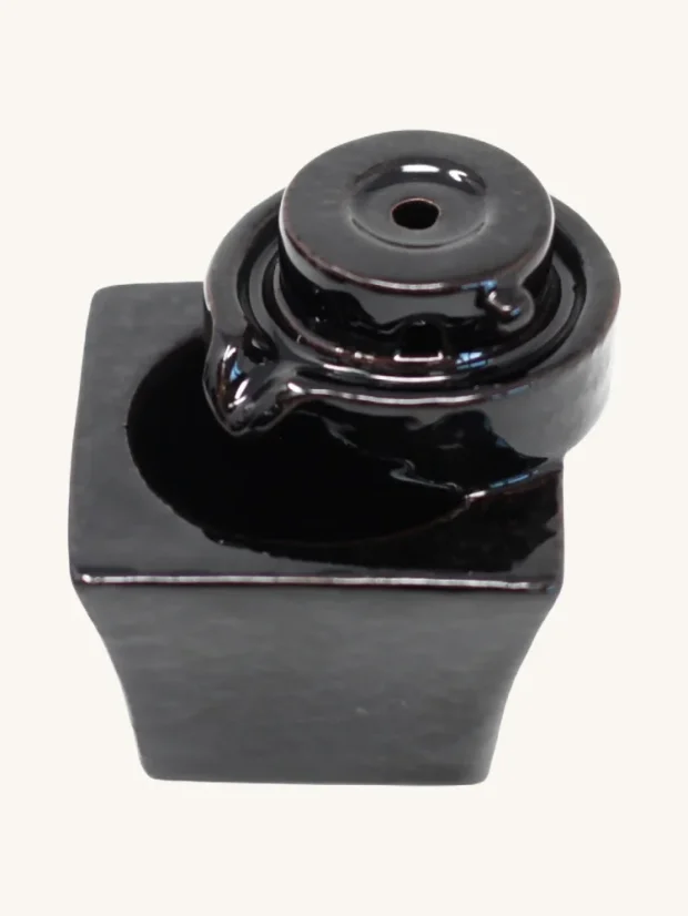 Stojan na vonné kužele Tečúci dym, štvorcová fontána