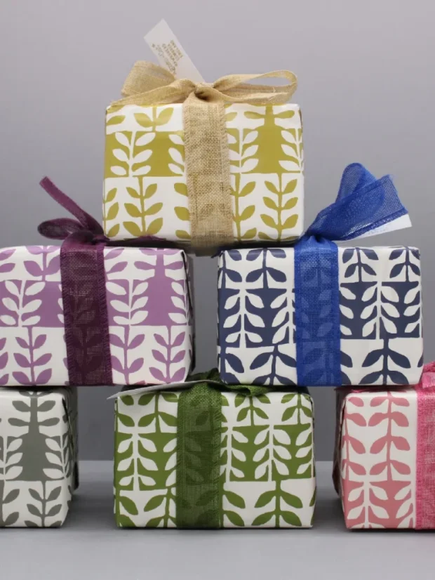 Darčekové balenie Agnes + Cat, sviečka a 2 šumivé bomby do kúpeľa - P00102: Zamatový mesiac