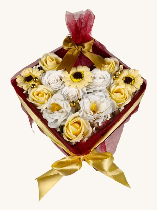 Mydlové kytice + sviečka vo vianočnom boxe, 18x18cm, červený box