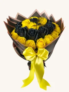 Bohatá kytica z mydlových ruží, 33 ruží, samostojaca, žlto-čierna kombinácia
