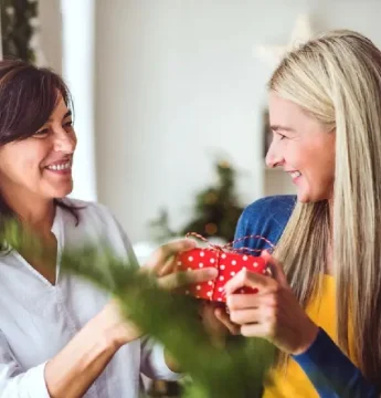 Darček pre mamu na Vianoce: Tipy na originálne vianočné darčeky
