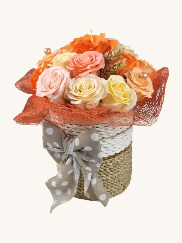 Mydlová kytica v košíku z morskej trávy, oranžové tóny