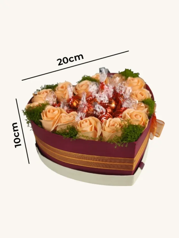 Darčekový box kombinovaný s mydlovými ružami a pralinkami, srdiečkový box, oranžová kombinácia