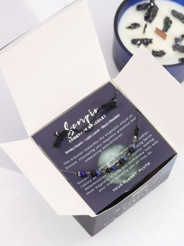 Škorpión - krištáľová sviečka s náramkom z drahokamov, 320g