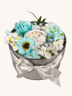 Nebeský dotyk - mydlové kytice v darčekovom boxe, plechová dóza ø17x10cm, uzatvárateľná vekom