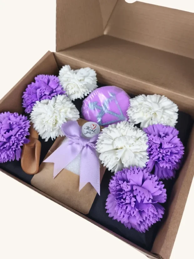 Strelec - darčekový box s mydlovými kvetmi, šumivou bombou a soľou do kúpeľa