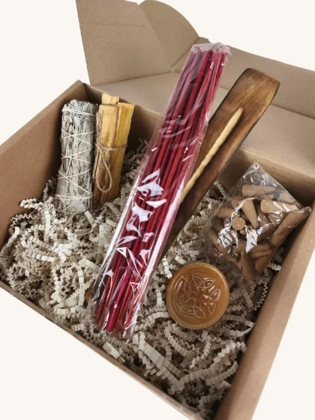 Vykuřovací sada Cesta očisty – Palo Santo, Bílá šalvěj, vykuřovací kužely a tyčinky + stojánky