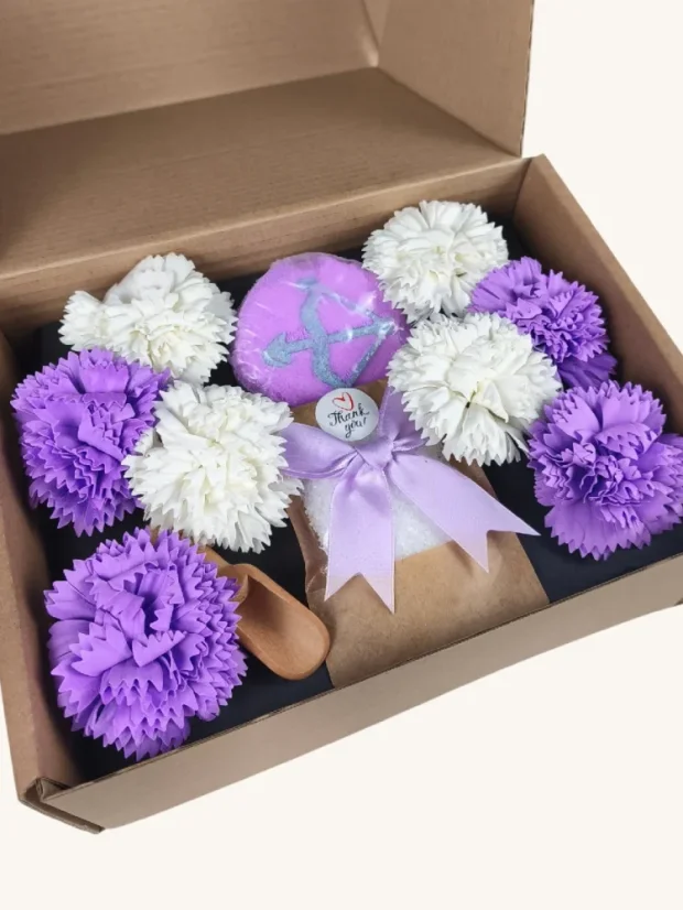 Strelec - darčekový box s mydlovými kvetmi, šumivou bombou a soľou do kúpeľa