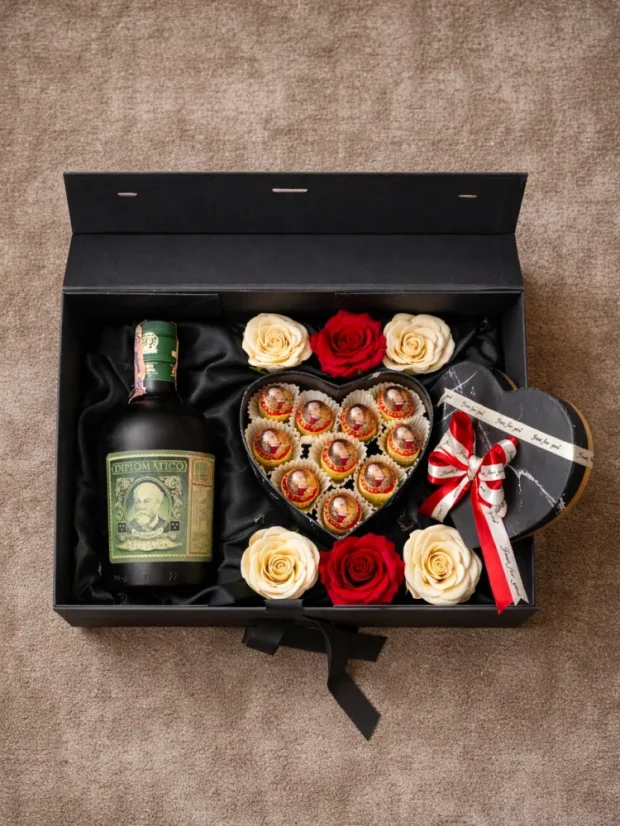 Zestaw prezentowy Diplomatico 0,7l, butelka z czekoladkami i mydlanymi różami, pudełko na magnes