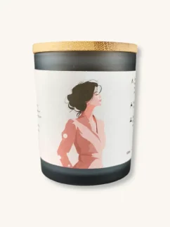 Vonná sójová sviečka Aura Decor - Madam, 150g, 25-30 hodín horenia