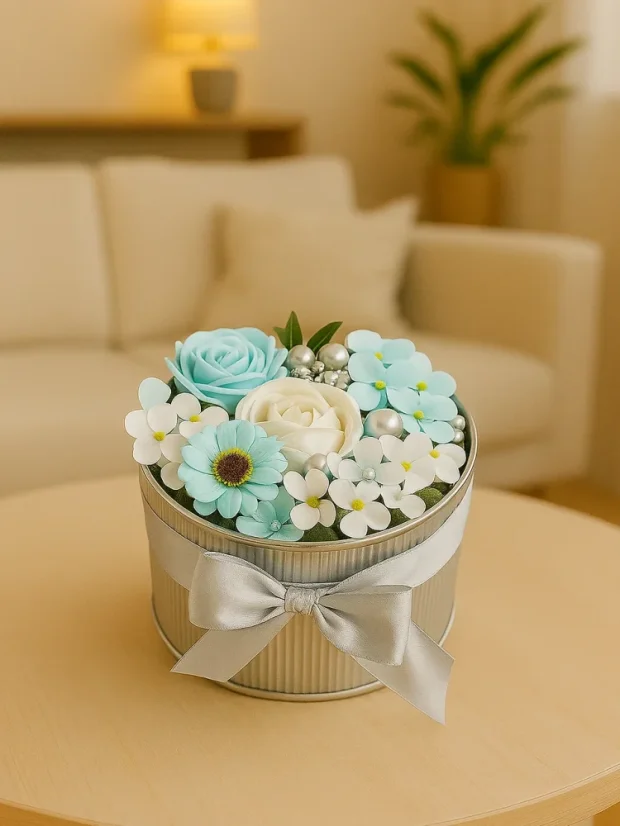 Nebeský dotyk - mydlové kytice v darčekovom boxe, plechová dóza ø17x10cm, uzatvárateľná vekom