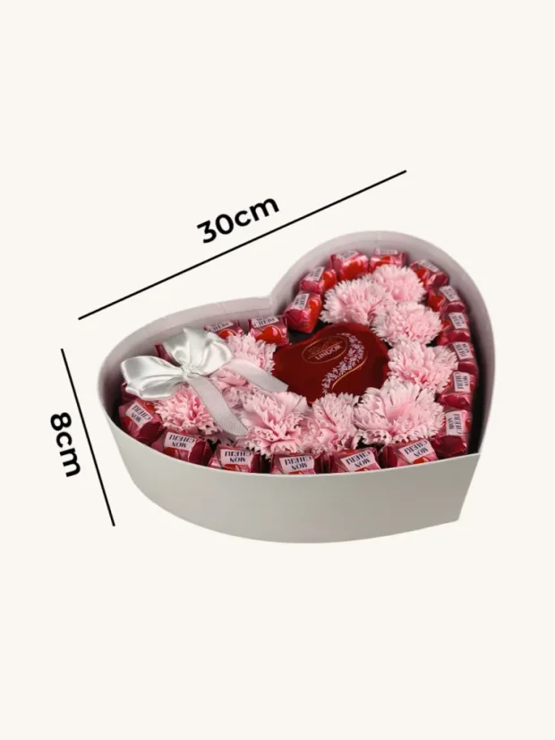 Darčekový box Lindt + Mon Cheri, srdiečkový box doplnený o mydlové kvety