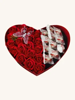 Srdiečkový darčekový box s mydlovými ružami a pralinkami, Raffaello