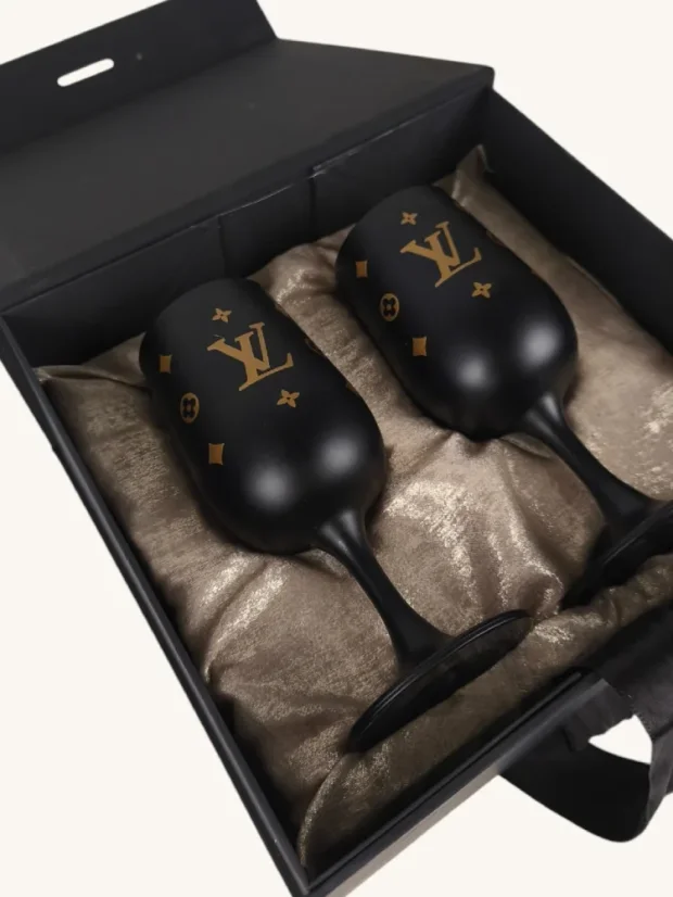 Skleněné sklenice Louis Vuitton, černé matné, na stopce, v dárkové krabičce