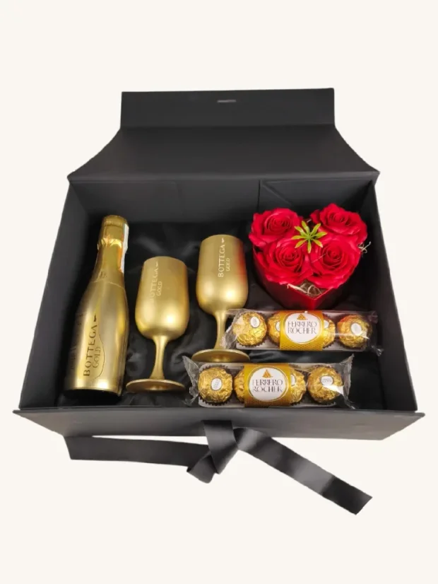 Dárkový box Bottega: zlatá láhev + zlaté skleněné sklenice, čokoládové pralinky, mýdlové růže
