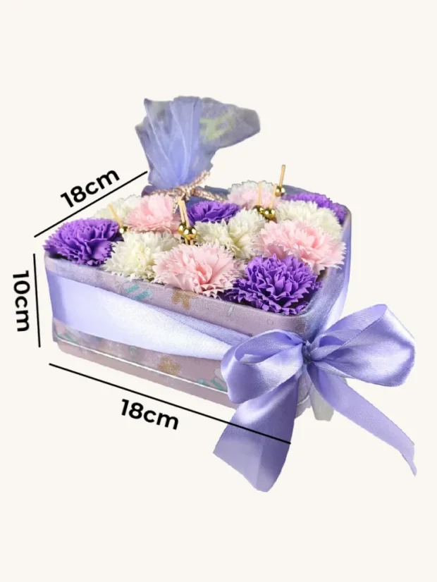 Mydlové kytice + sviečka vo vianočnom boxe, 18x18cm, fialový box