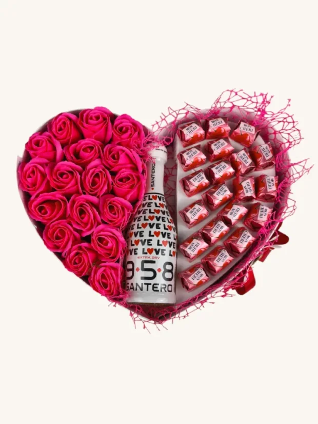 Darčekový box kombinovaný s mydlovými ružami, pralinkami a sektom, srdiečkový box, ružovo-biela kombinácia