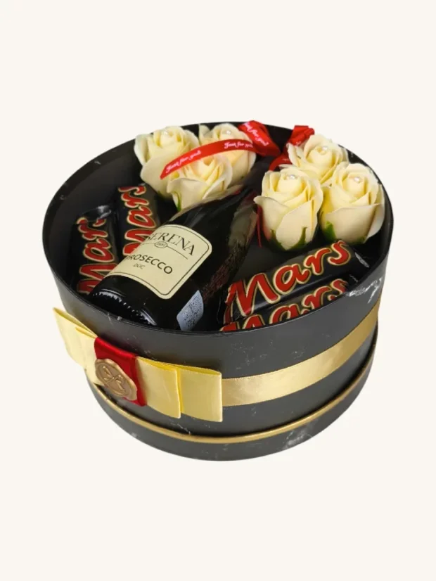 Darčekový box kombinovaný s mydlovými ružami, pralinkami a sektom, okrúhly box, čierno-žltá kombinácia