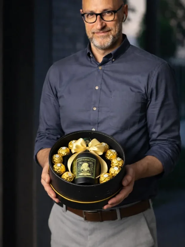 Darčekový box Diplomatico, fľaša s pralinkami, okrúhly box